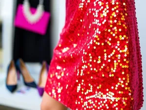 Co do cekinowej spódniczki? Jak ją stylizować?