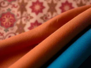 Chabrowy a kobaltowy – różnice, zastosowanie i połączenia kolorystyczne