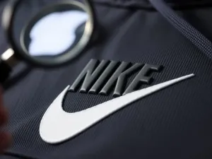 Jak sprawdzić, czy bluza Nike jest oryginalna? Praktyczny przewodnik